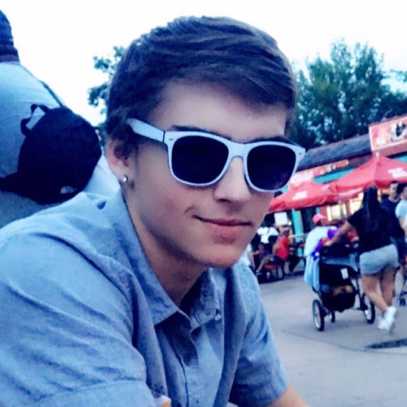 Meet your Posher, Aaron - Picture 1 of 1